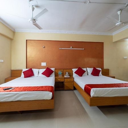 Hotel Surya Residency Majestic Бангалор Екстериор снимка