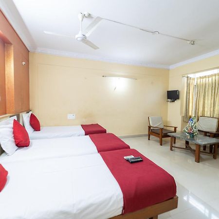 Hotel Surya Residency Majestic Бангалор Екстериор снимка