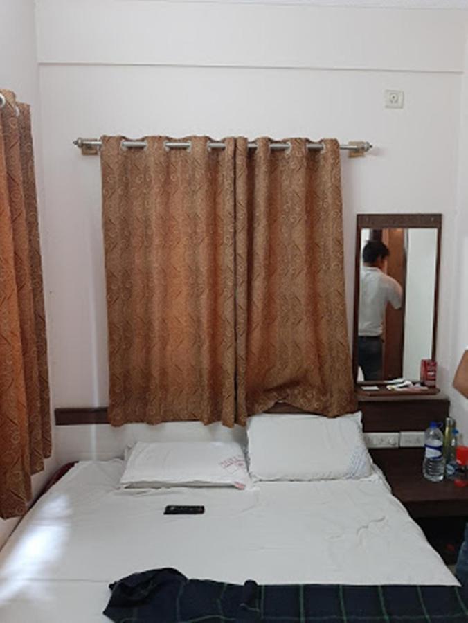 Hotel Surya Residency Majestic Бангалор Екстериор снимка