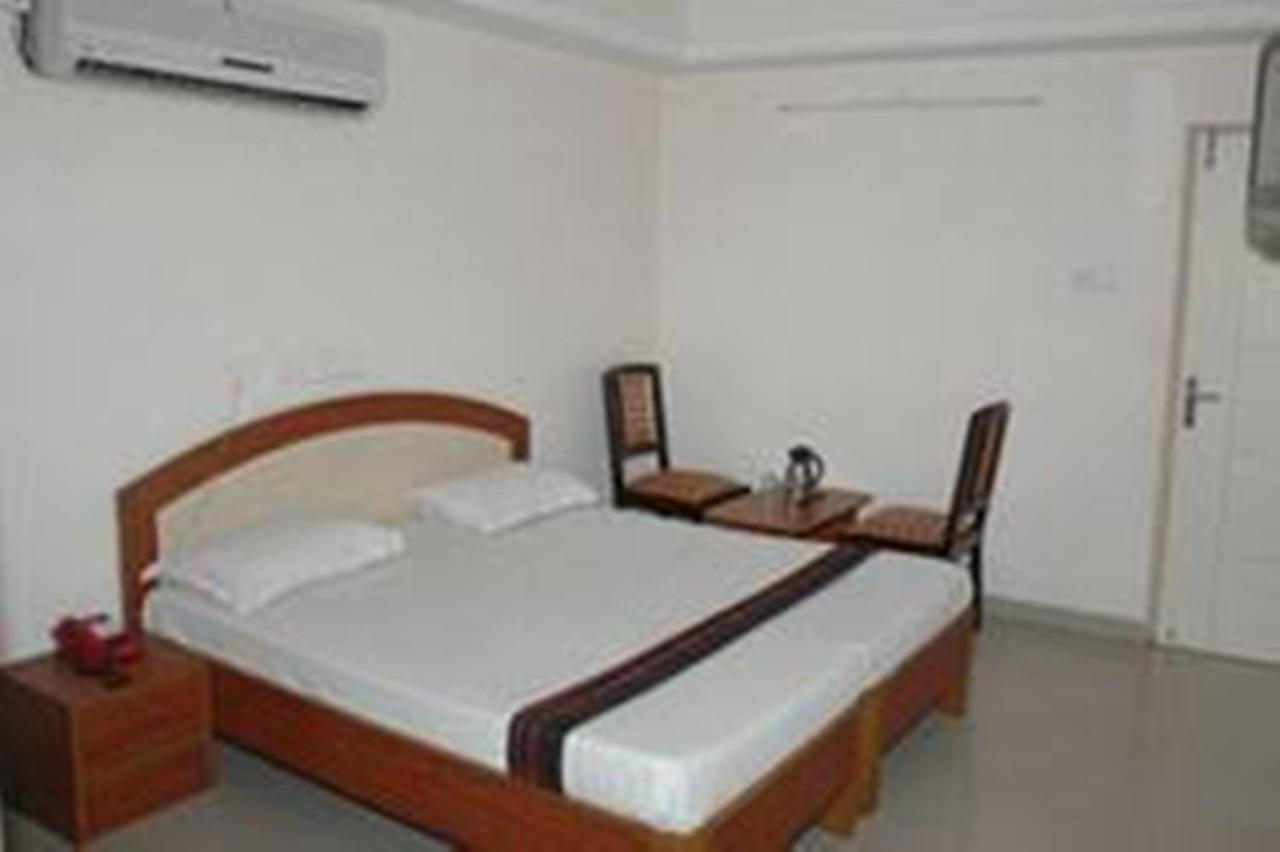 Hotel Surya Residency Majestic Бангалор Екстериор снимка