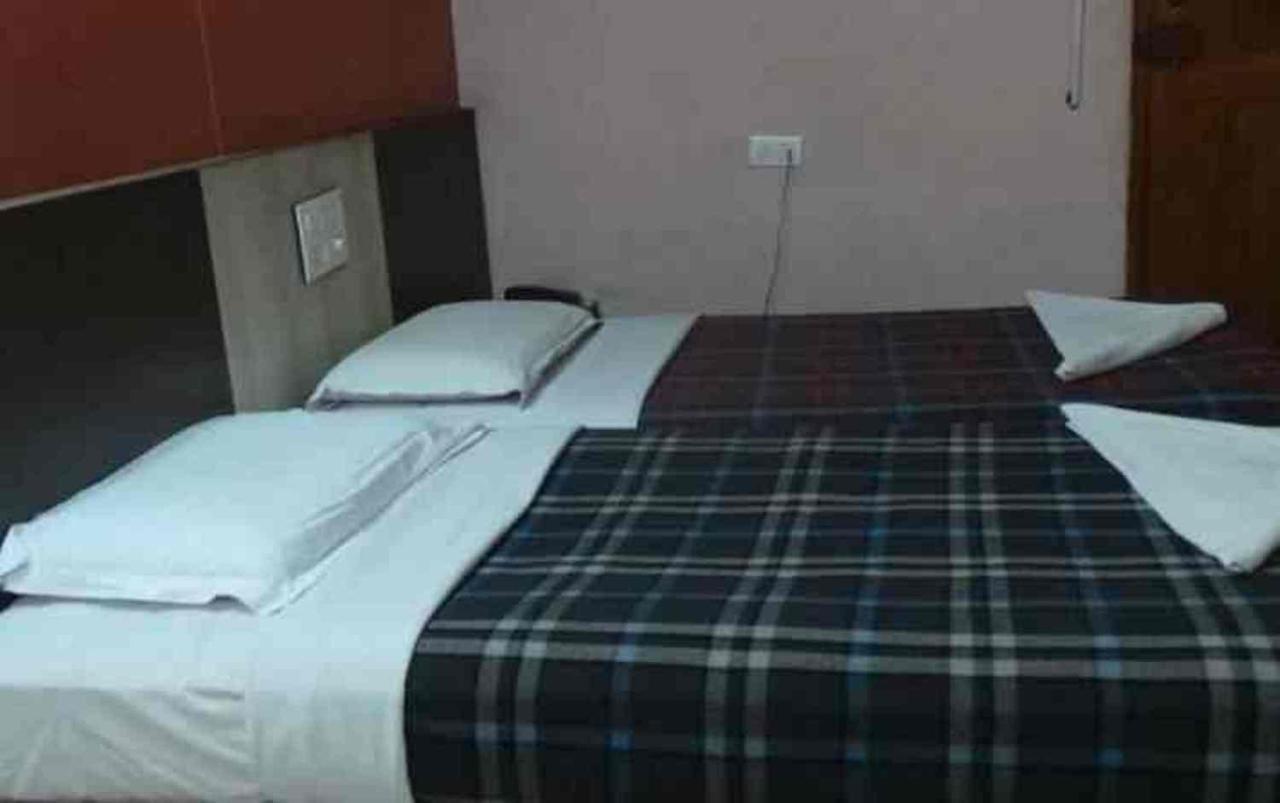 Hotel Surya Residency Majestic Бангалор Екстериор снимка