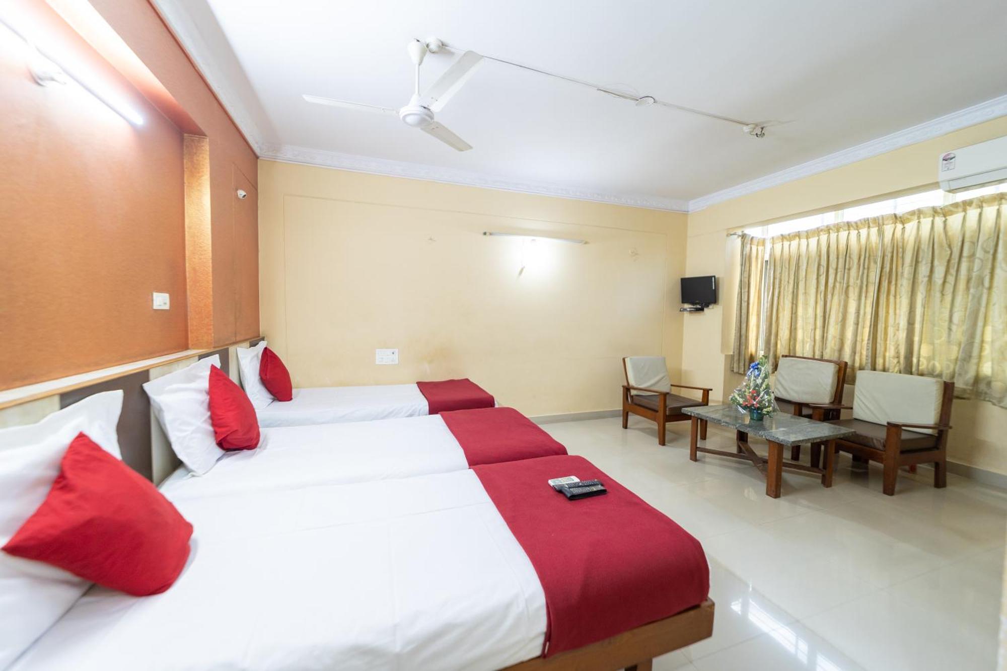 Hotel Surya Residency Majestic Бангалор Екстериор снимка