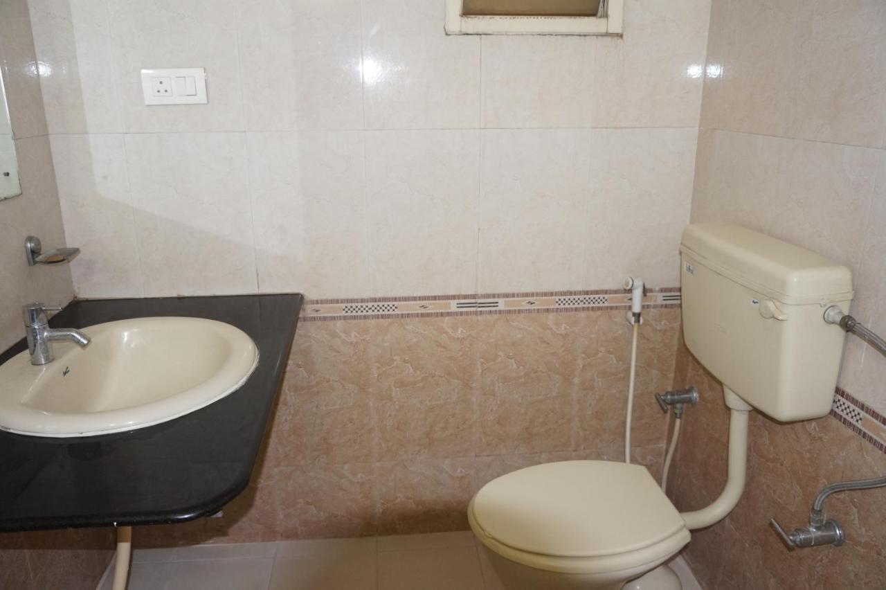 Hotel Surya Residency Majestic Бангалор Екстериор снимка
