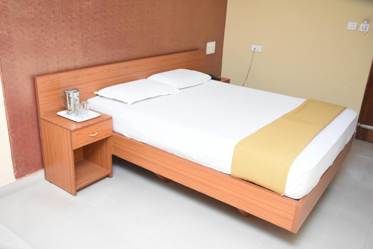 Hotel Surya Residency Majestic Бангалор Екстериор снимка