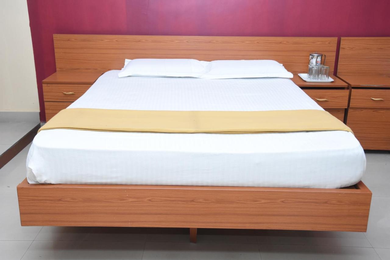Hotel Surya Residency Majestic Бангалор Екстериор снимка