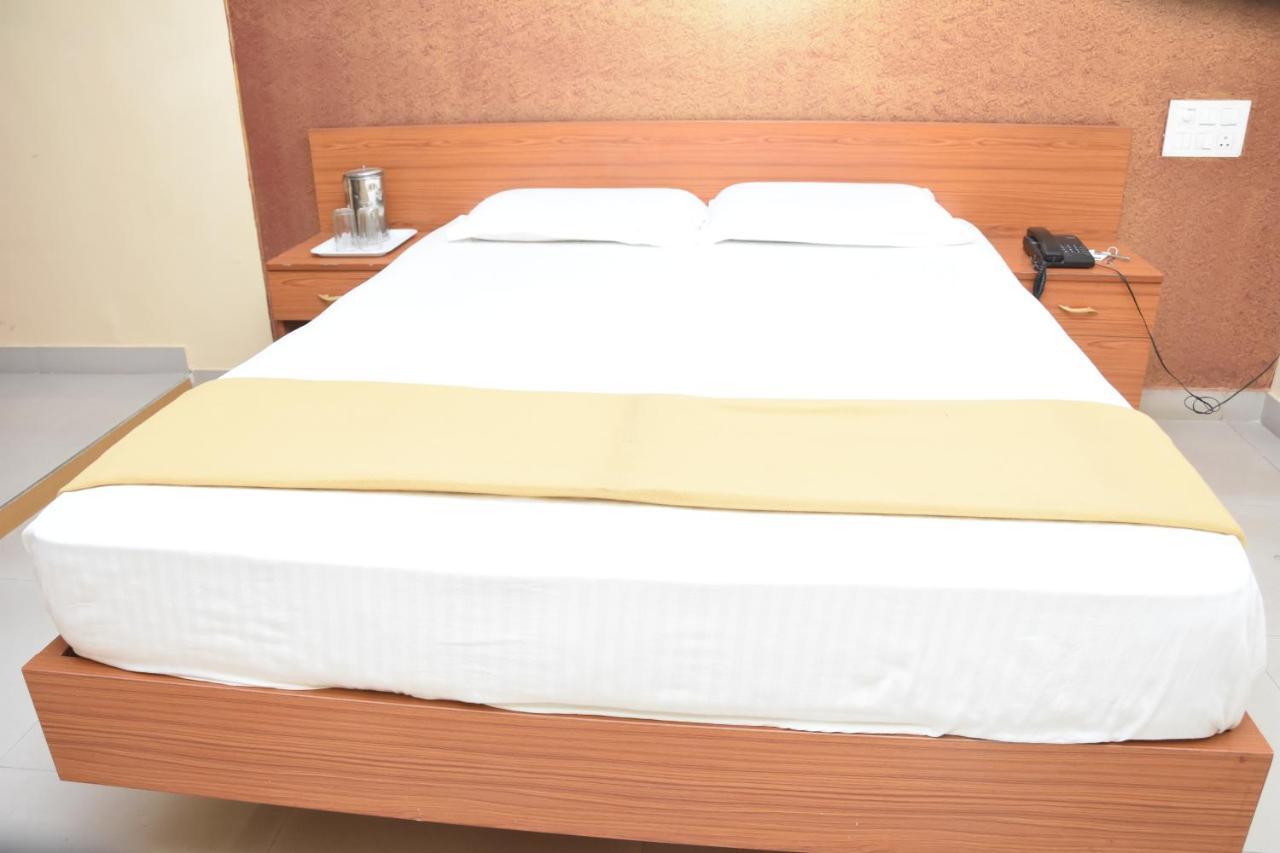 Hotel Surya Residency Majestic Бангалор Екстериор снимка