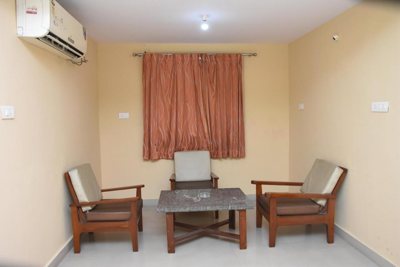 Hotel Surya Residency Majestic Бангалор Екстериор снимка