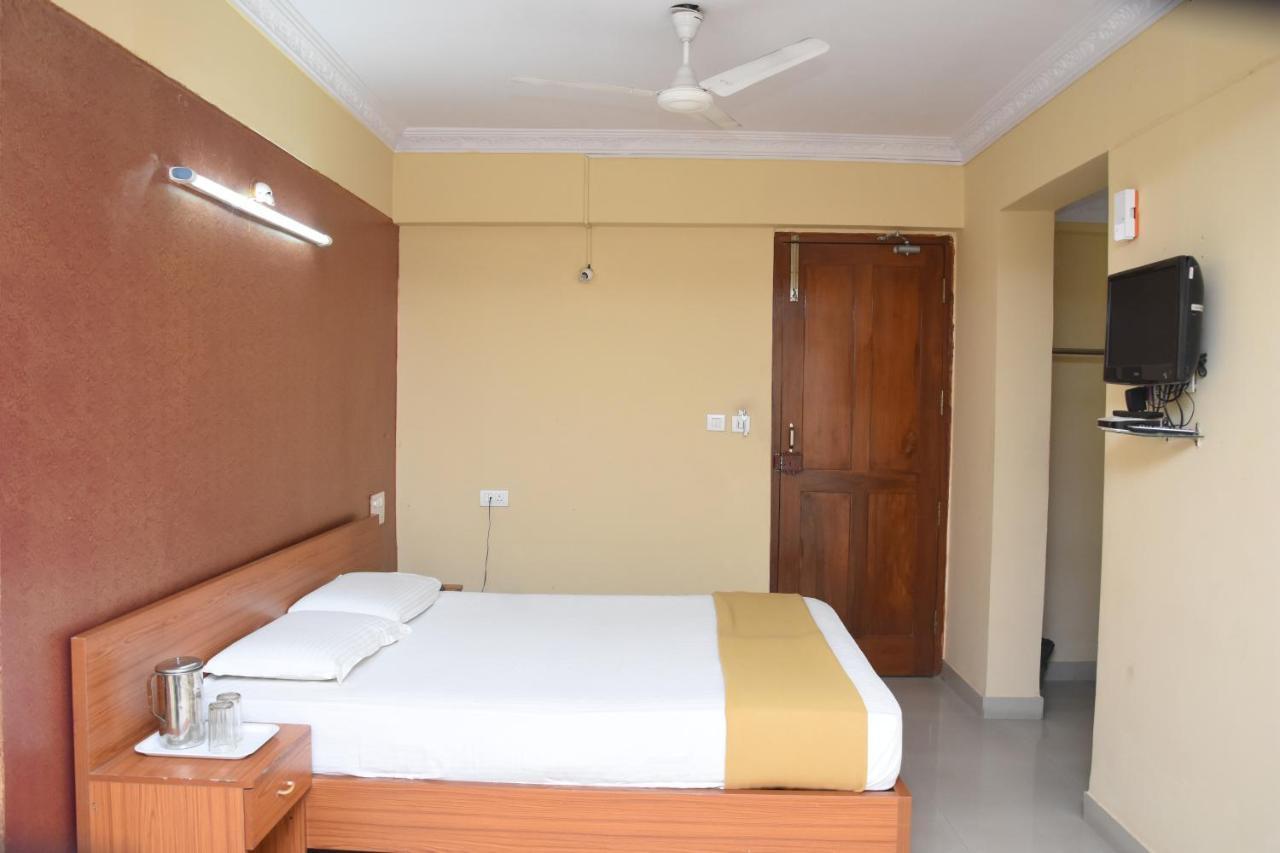 Hotel Surya Residency Majestic Бангалор Екстериор снимка