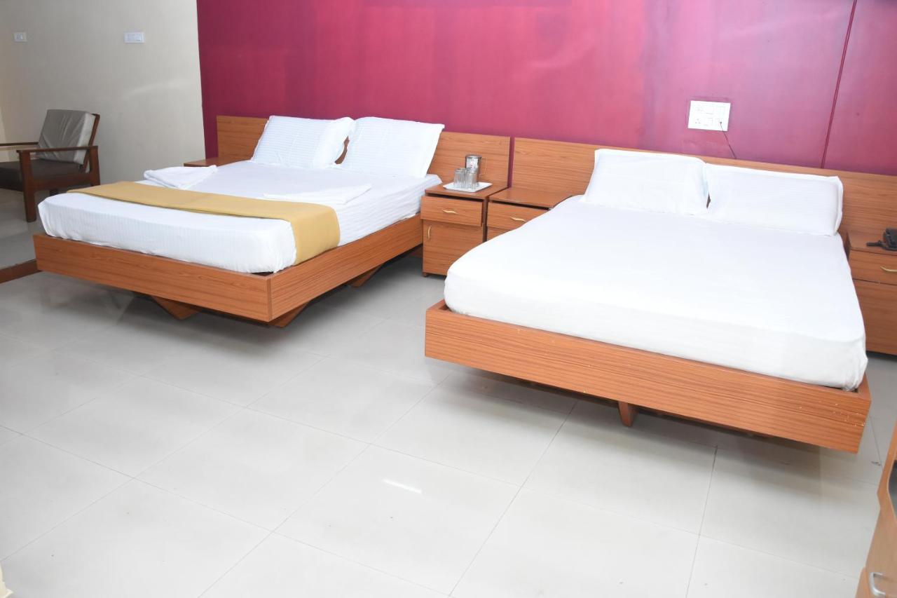 Hotel Surya Residency Majestic Бангалор Екстериор снимка
