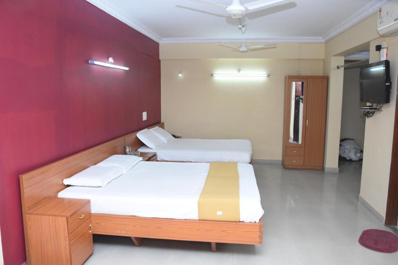 Hotel Surya Residency Majestic Бангалор Екстериор снимка