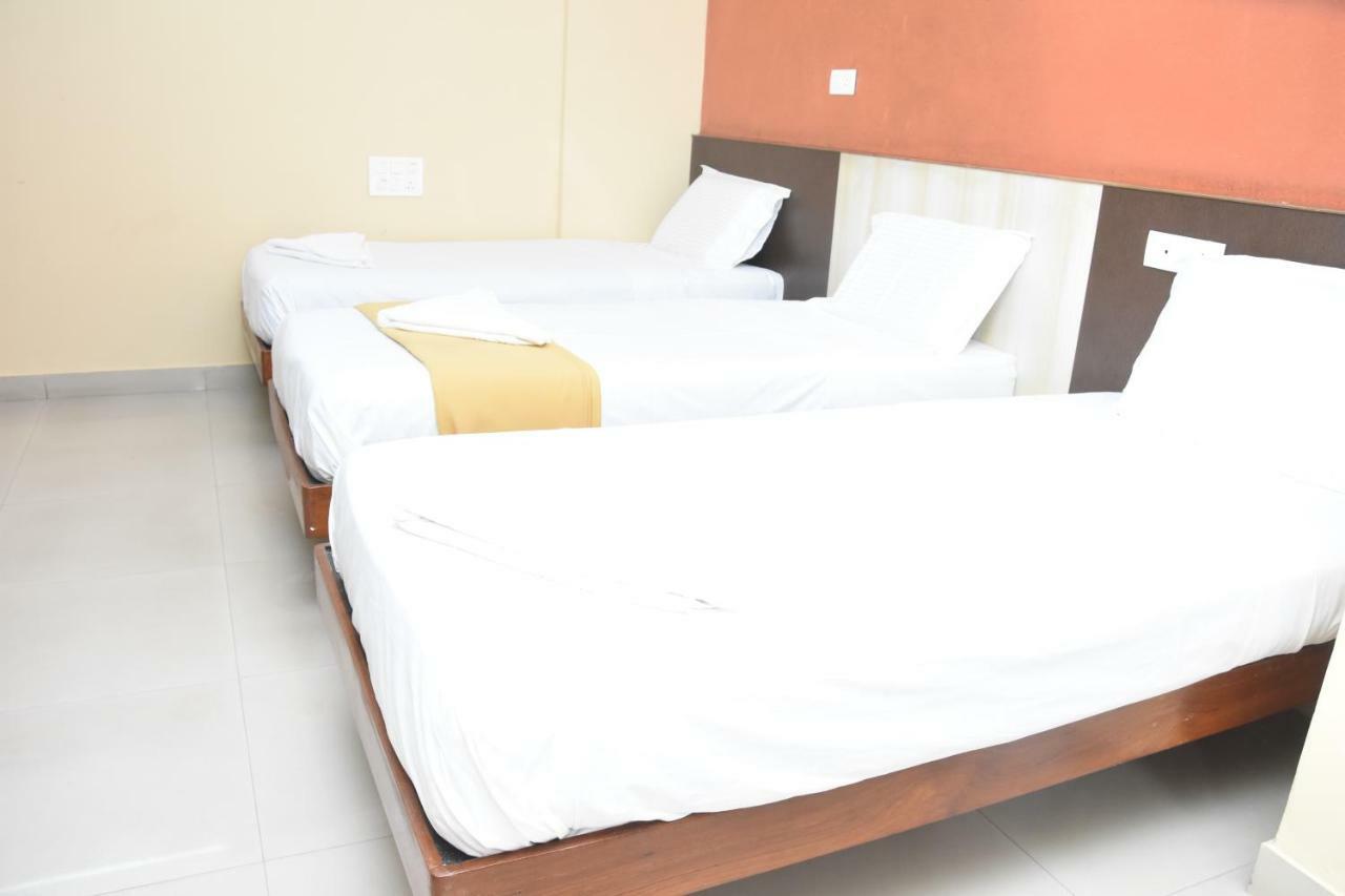 Hotel Surya Residency Majestic Бангалор Екстериор снимка